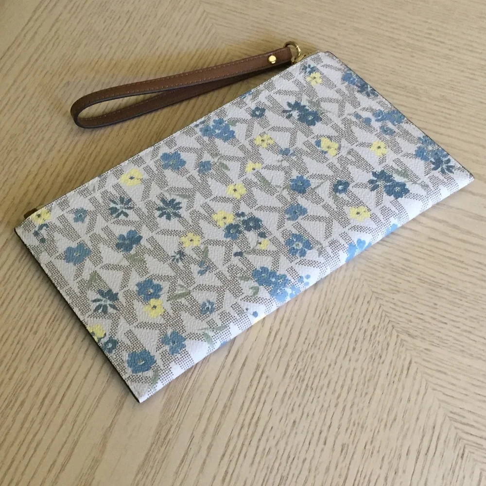 Michael Kors Vanilla, Luggage Clutch, Wristlet